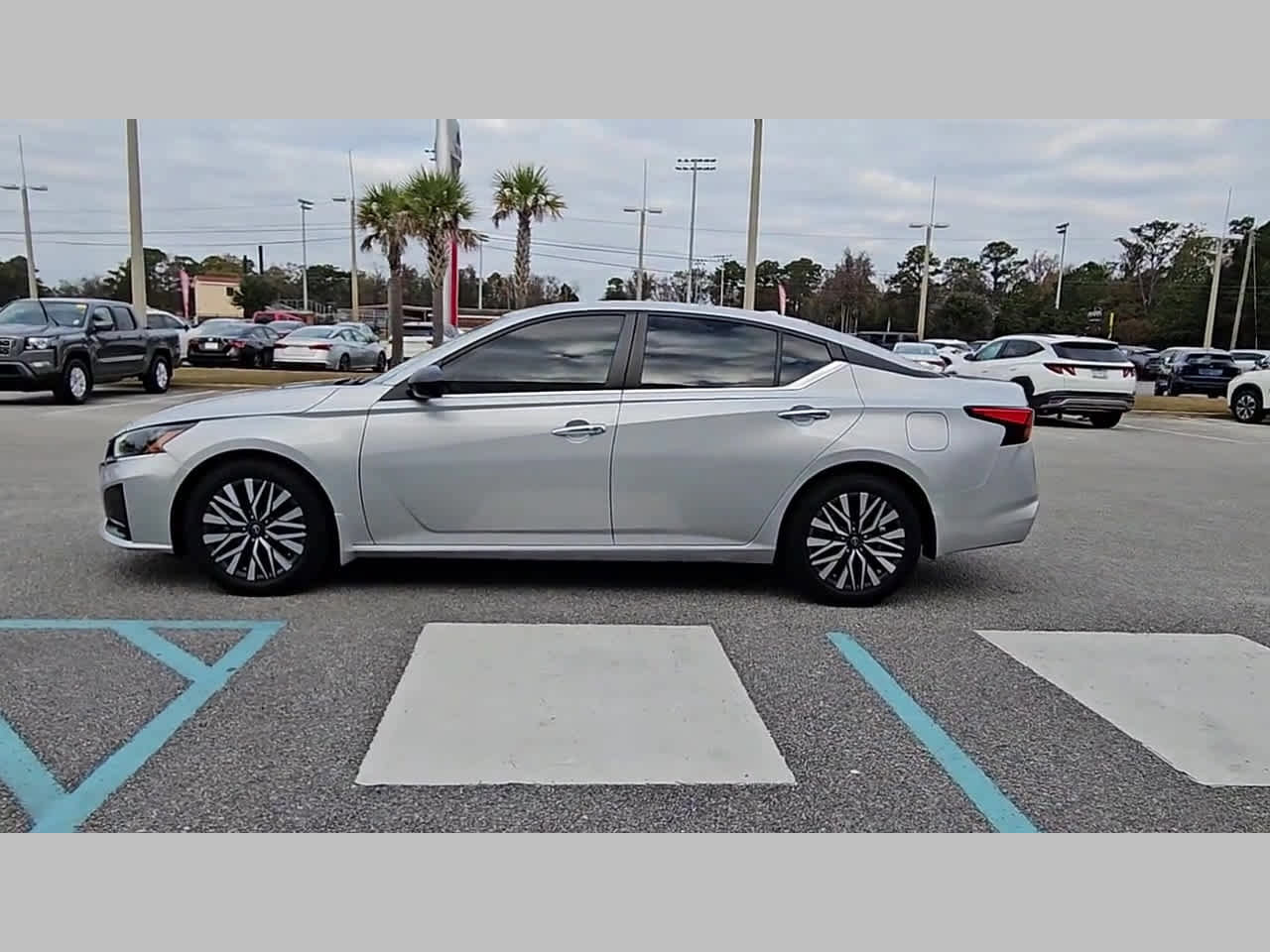 Used 2024 Nissan Altima 2.5 SV image 26