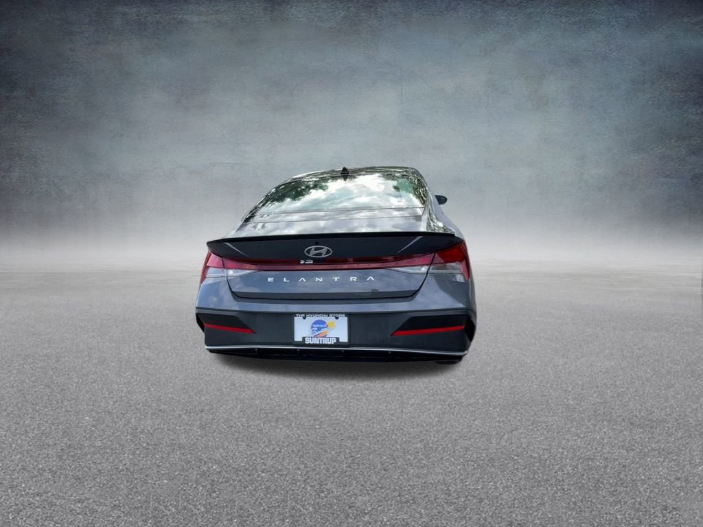 Used 2025 Hyundai Elantra Sport image 20