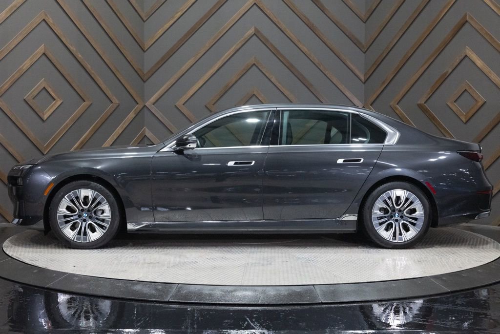 Used 2025 BMW i7 xDrive60 image 19