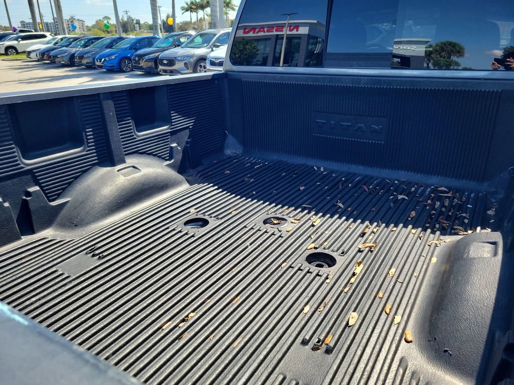 Used 2019 Nissan Titan SV image 14