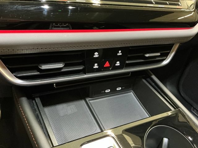 Used 2024 Volkswagen Atlas Peak Edition SE AWD/4WD image 26