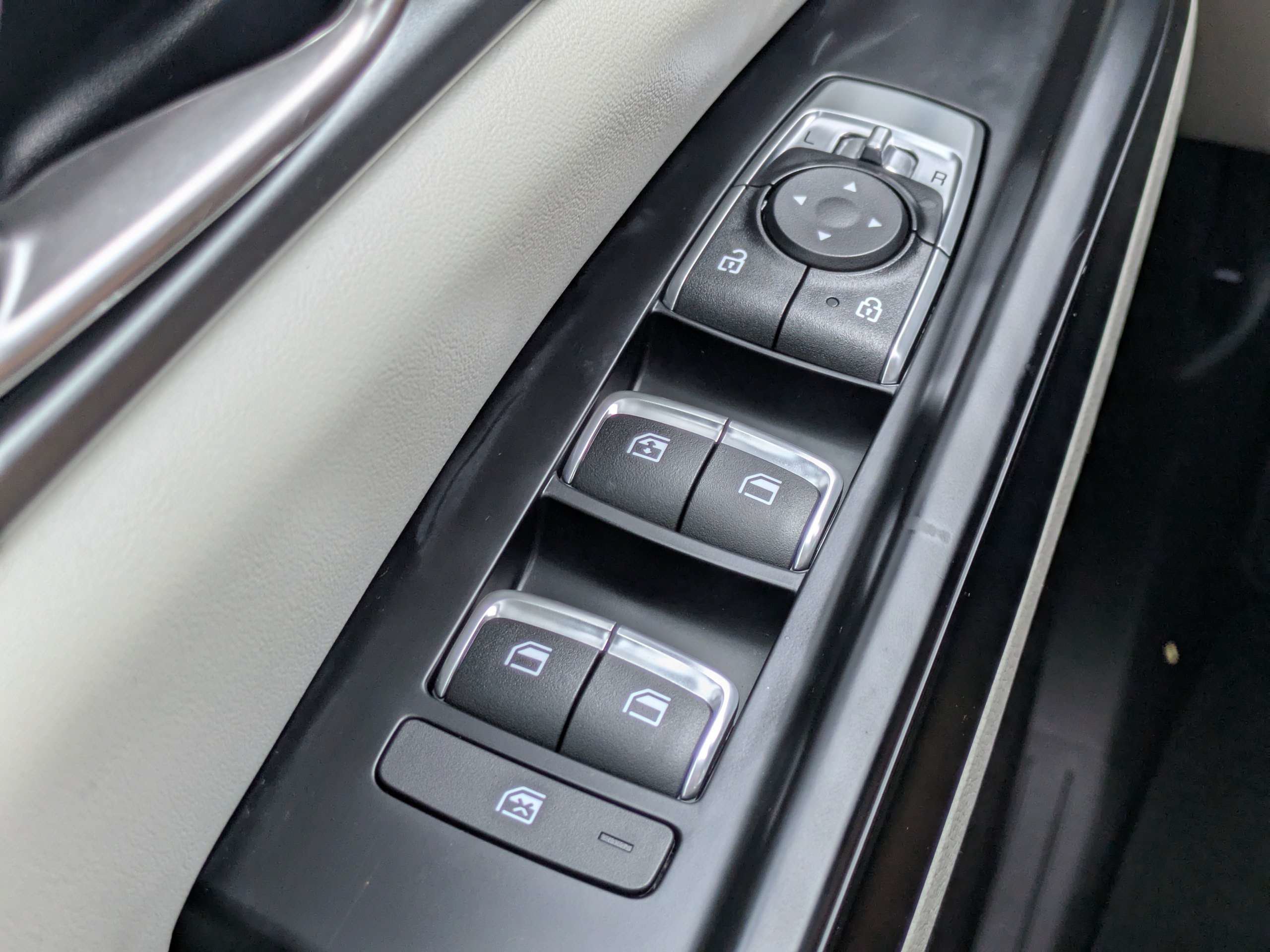 Certified 2024 Kia Carnival LX FWD image 21