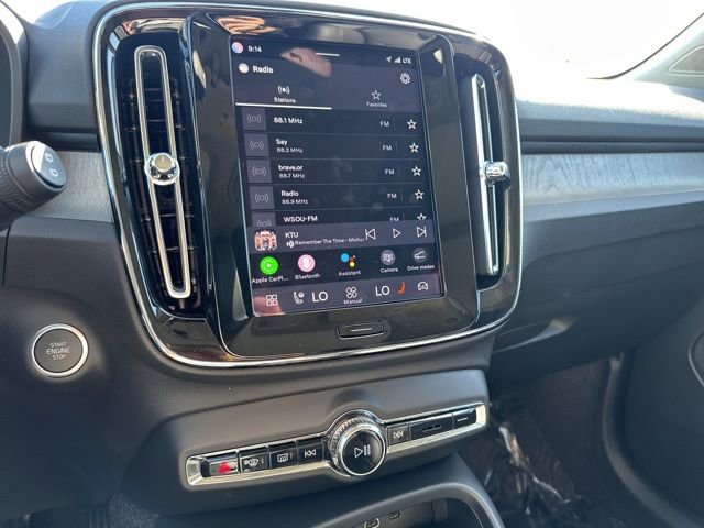 Certified 2025 Volvo XC40 B5 Core image 21