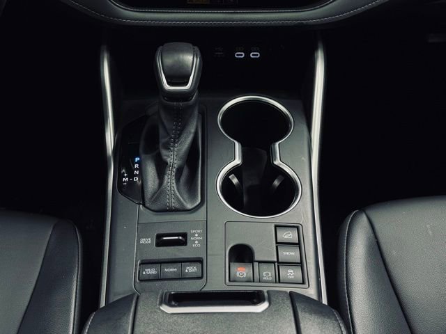 Used 2025 Toyota Highlander XLE image 32