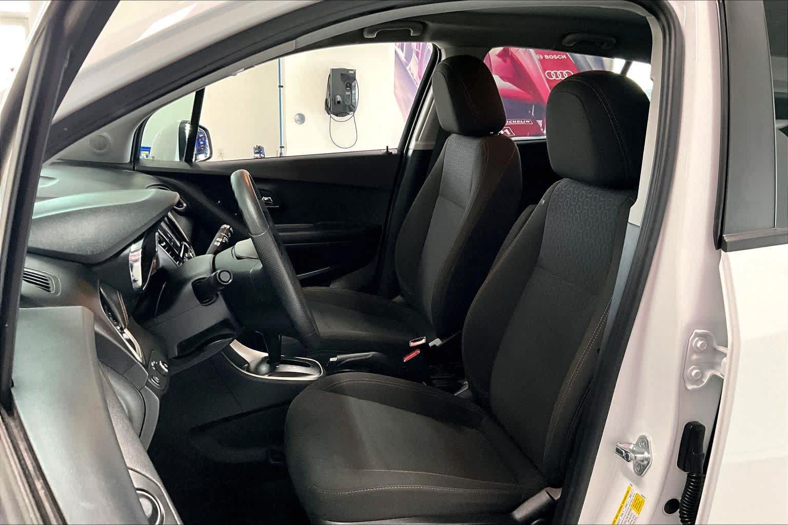 Used 2022 Chevrolet Trax LS w/ Tint and Cruise Package AWD/4WD image 10