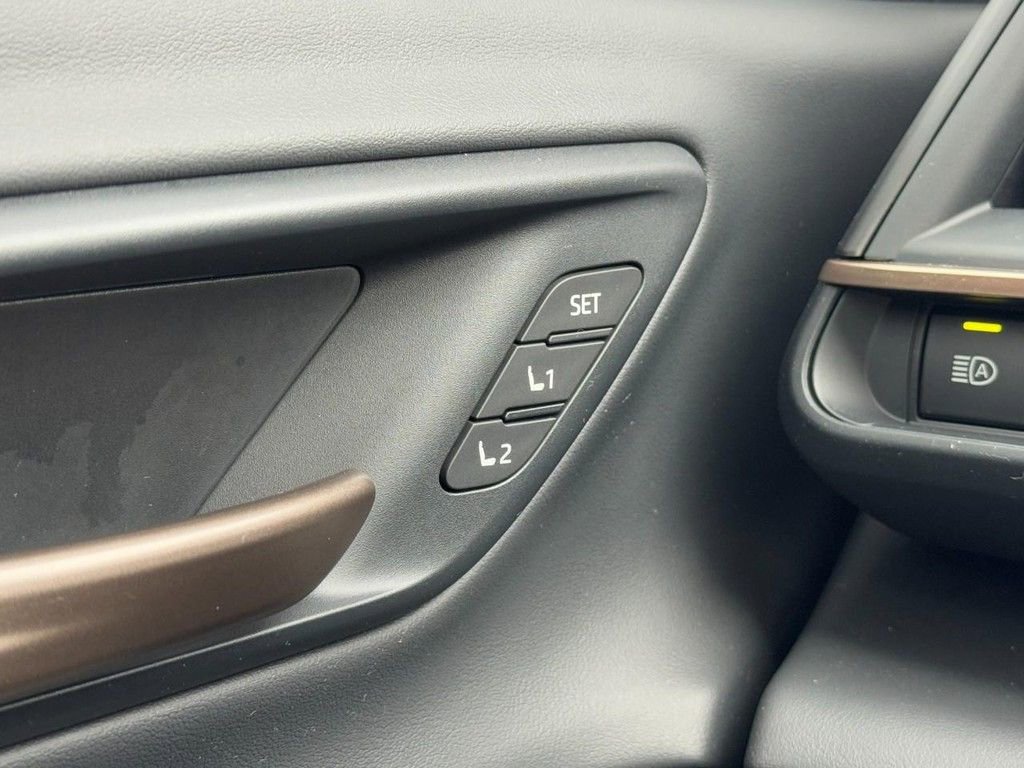 Certified 2025 Toyota Crown Signia w/ Advanced Technology Package image 19