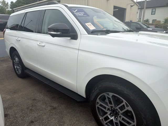 Used 2025 Ford Expedition Active AWD/4WD image 29