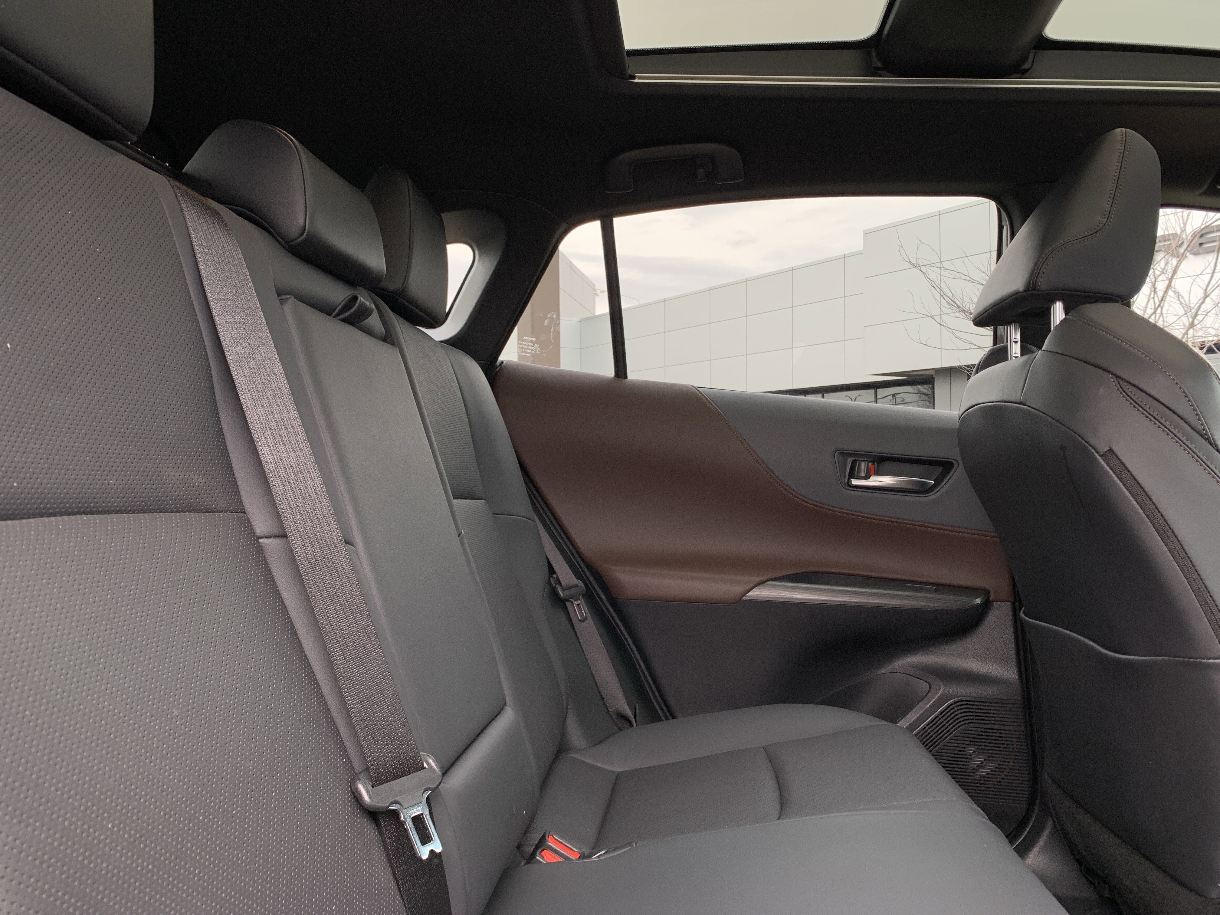 Used 2024 Toyota Venza Limited image 33