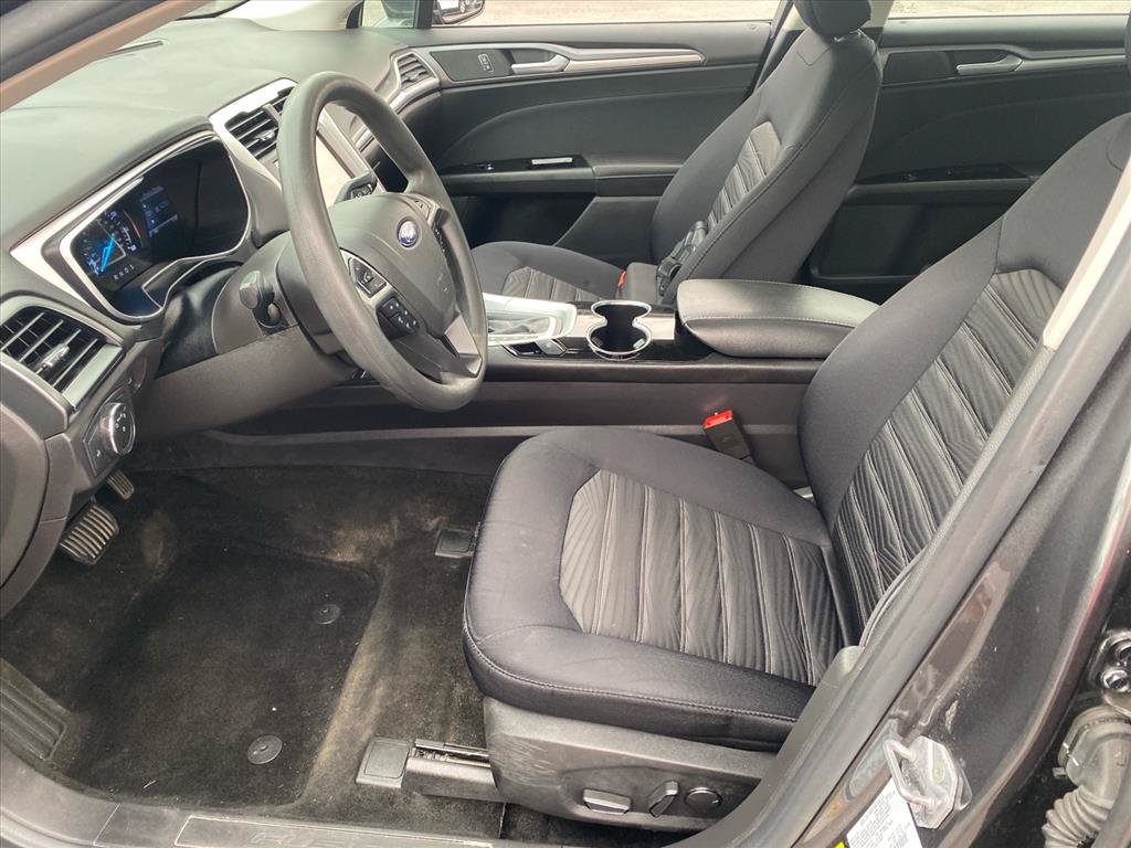 Used 2016 Ford Fusion SE FWD image 9