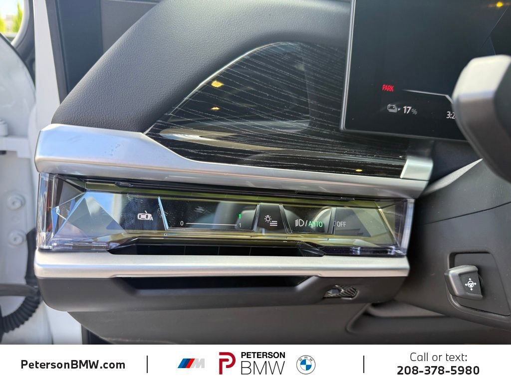 Used 2025 BMW i7 xDrive60 w/ Executive Package AWD/4WD image 28