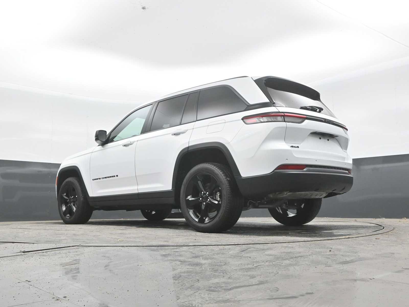 Used 2026 Jeep Grand Cherokee Limited w/ Limited Altitude Package AWD/4WD image 23
