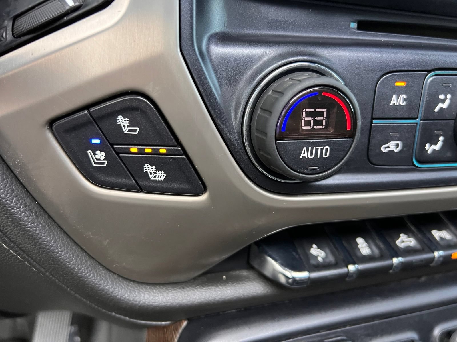 Used 2019 GMC Sierra 3500 Denali w/ Duramax Plus Package AWD/4WD image 43