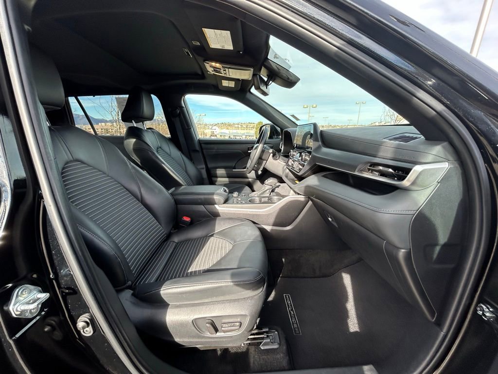 Used 2025 Toyota Highlander XSE image 31