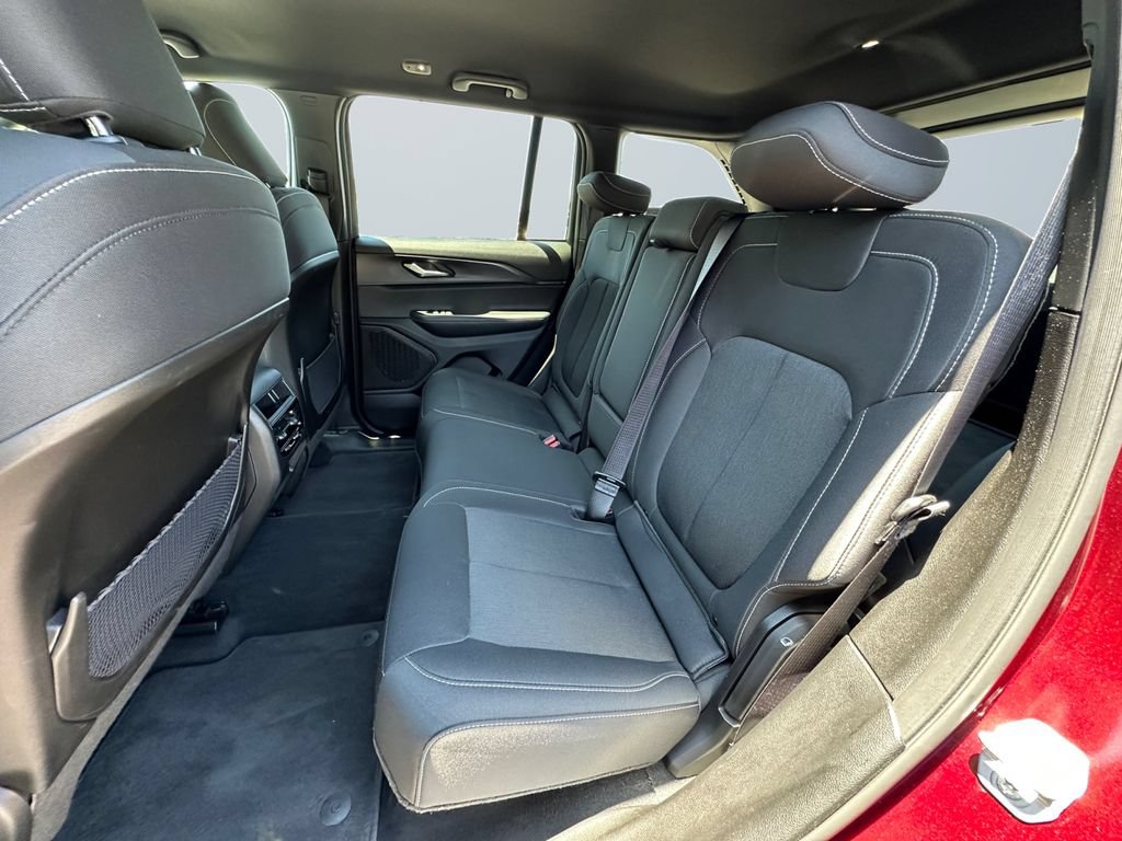 Used 2025 Jeep Grand Cherokee Laredo w/ MOPAR Finishing Package AWD/4WD image 13