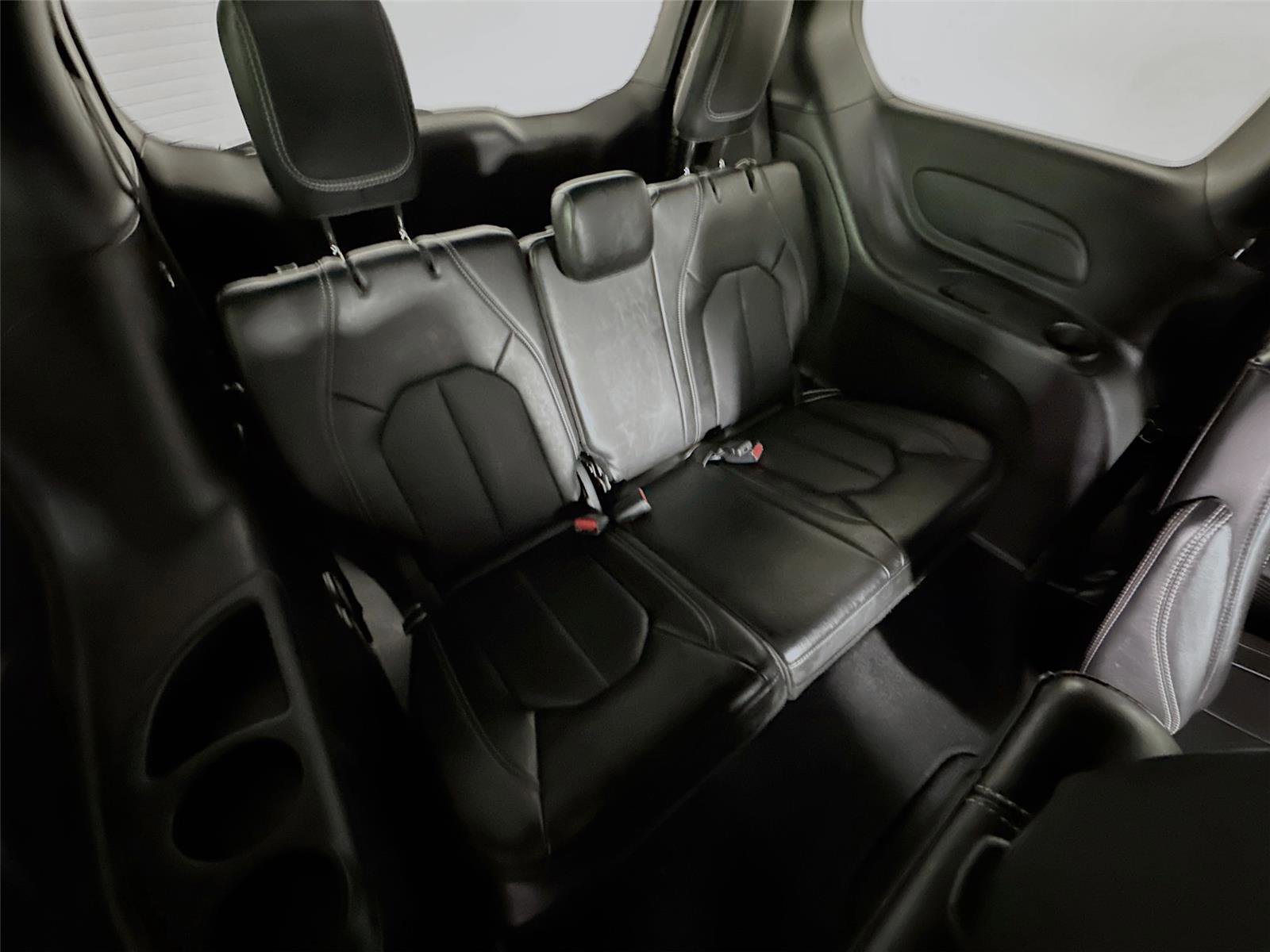 Used 2025 Chrysler Pacifica Select image 31
