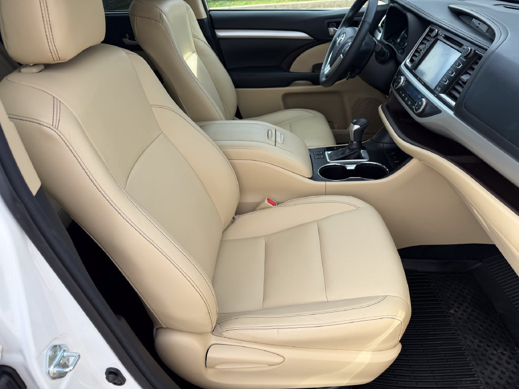 Used 2016 Toyota Highlander XLE AWD/4WD image 16