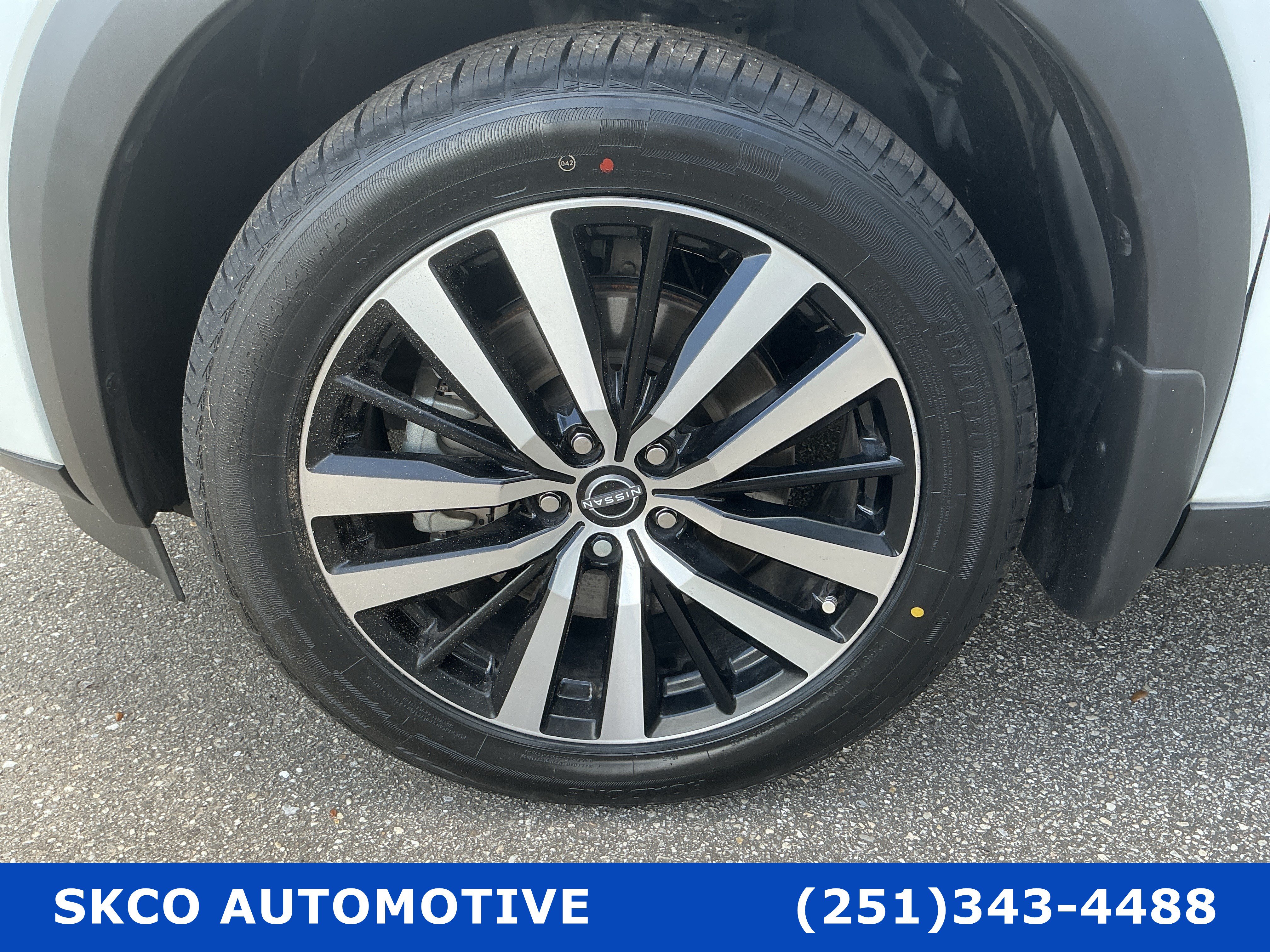 Used 2025 Nissan Pathfinder Platinum FWD image 9