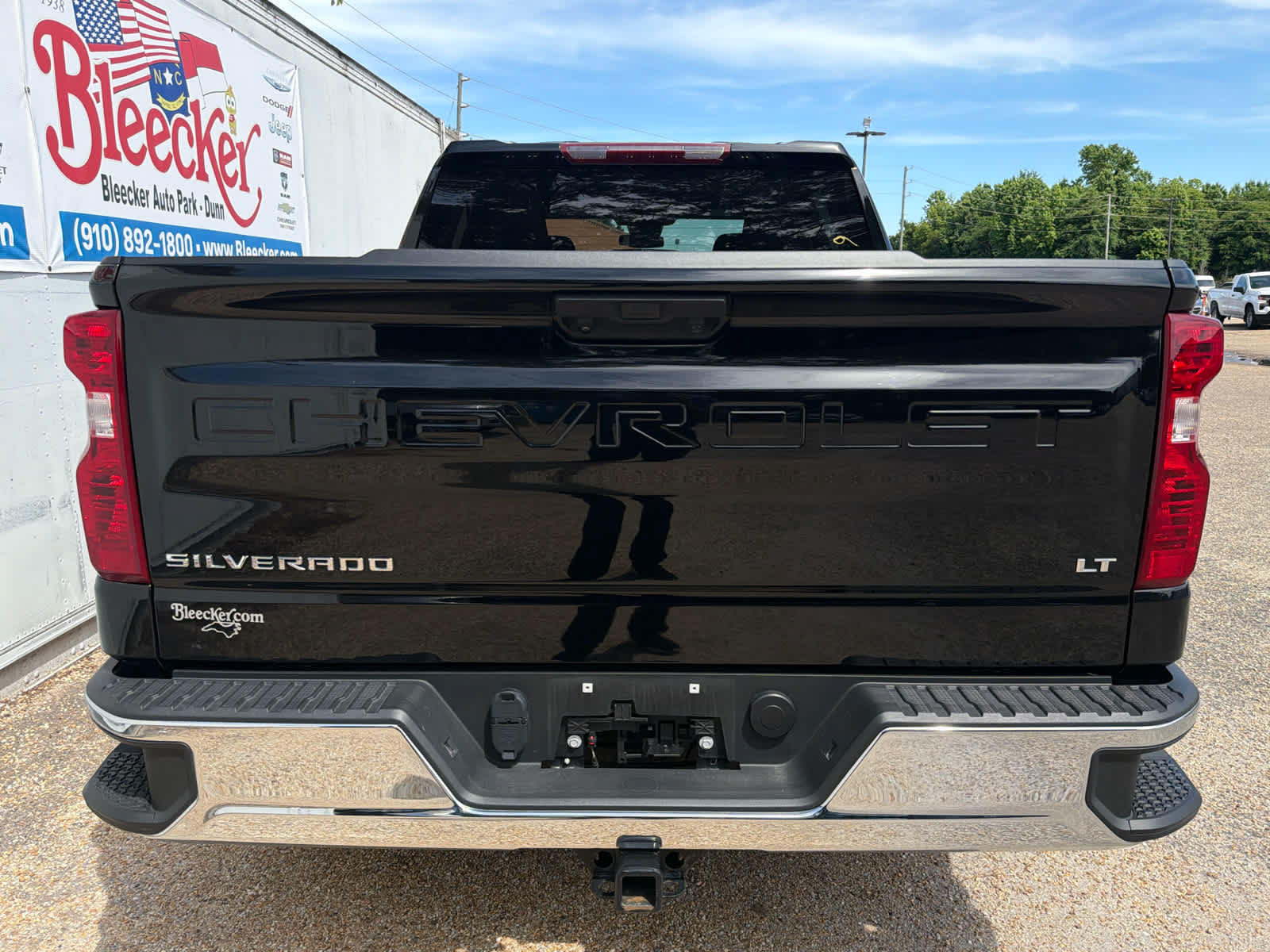 Used 2024 Chevrolet Silverado 1500 LT AWD/4WD image 4