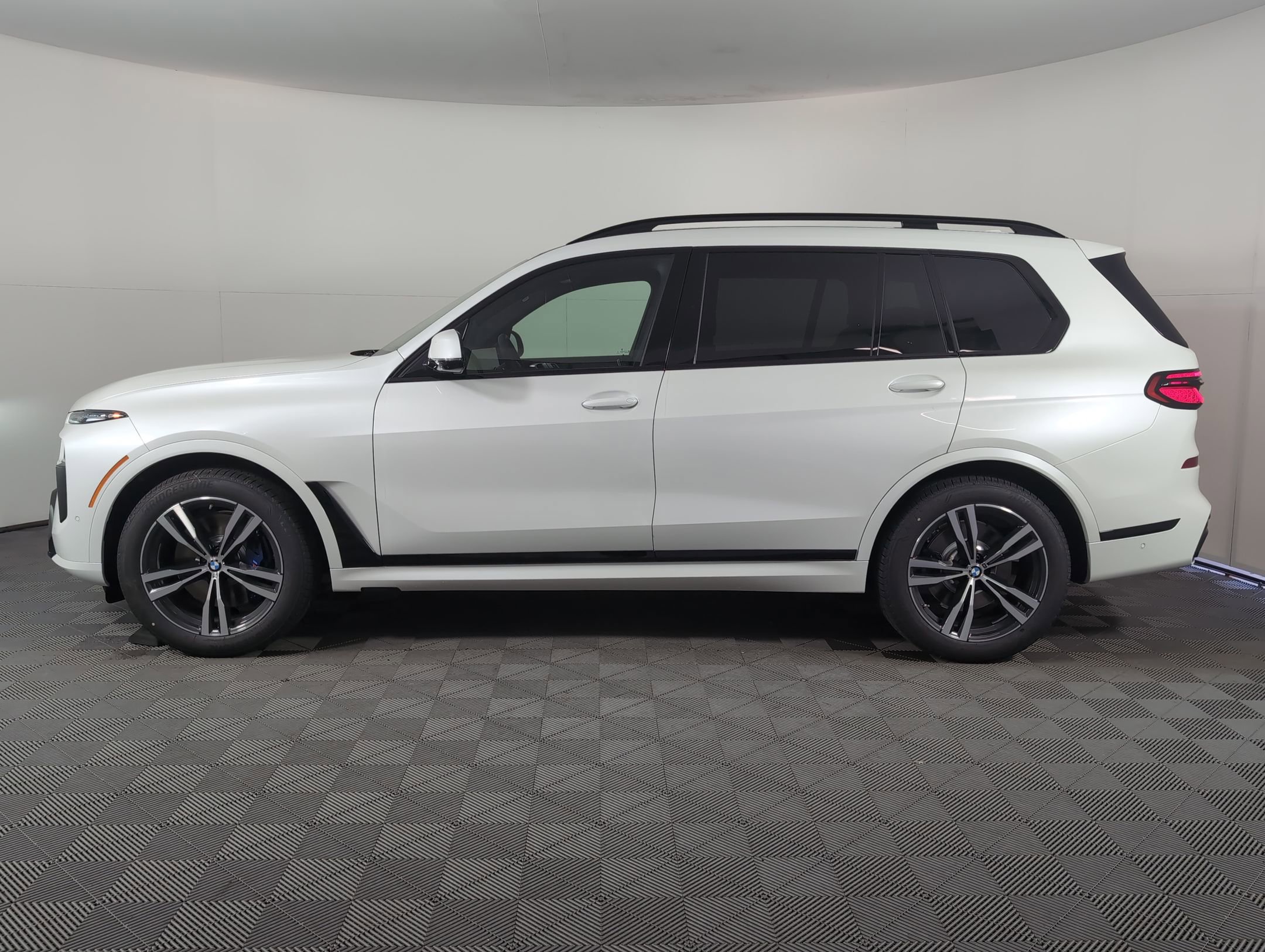 New 2026 BMW X7 xDrive40i w/ M Sport Package image 2