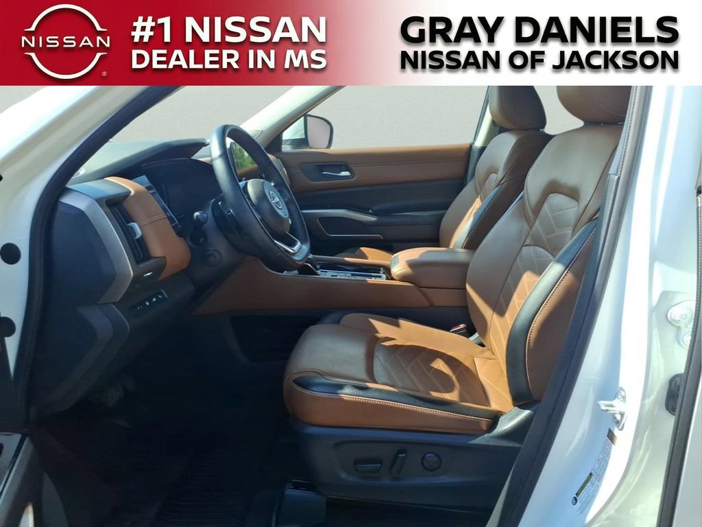 Certified 2024 Nissan Pathfinder Platinum w/ Cargo Package FWD image 23