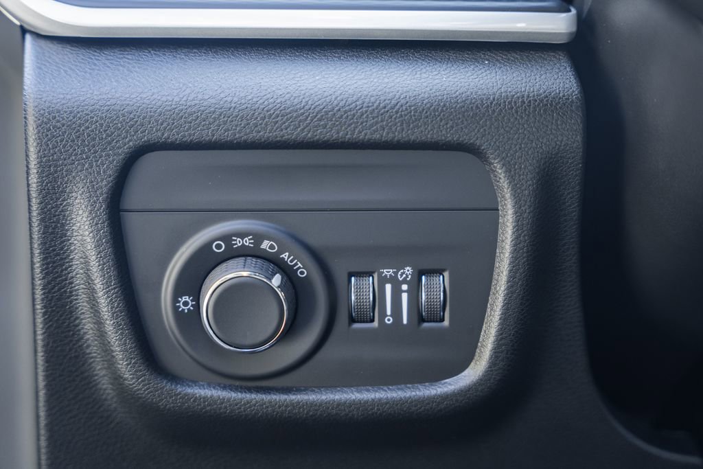 New 2025 Jeep Grand Cherokee Laredo X w/ Luxury Tech Group I image 38