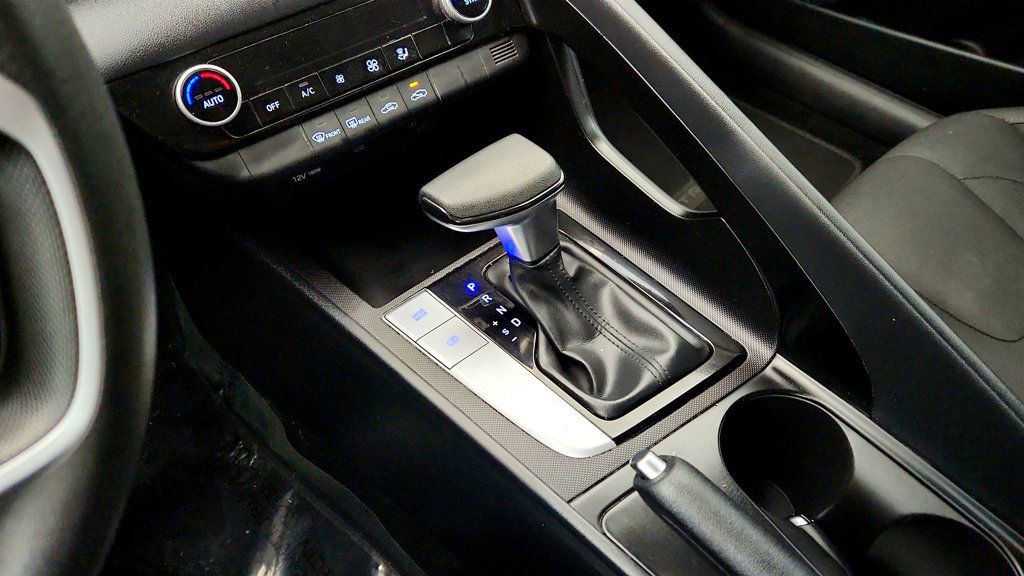 Used 2023 Hyundai Elantra SEL image 16