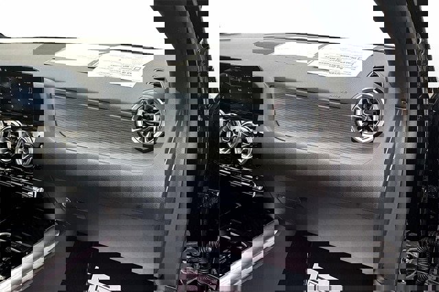 Certified 2025 Mercedes-Benz GLA 250 4MATIC image 30