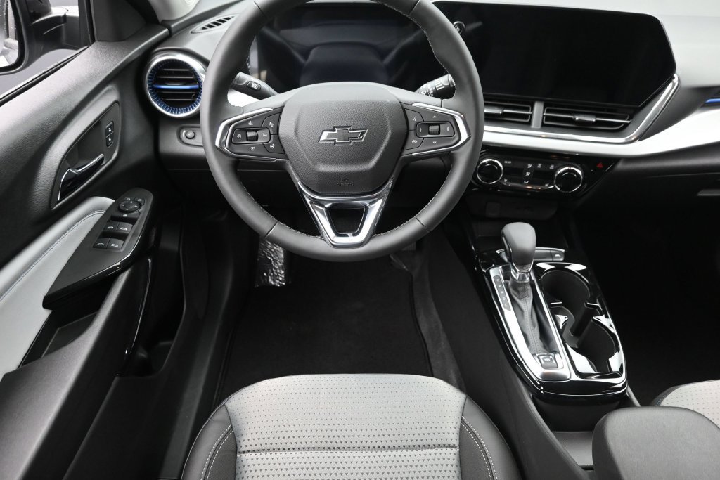 New 2026 Chevrolet Trax LT w/ Driver Confidence Package FWD image 16