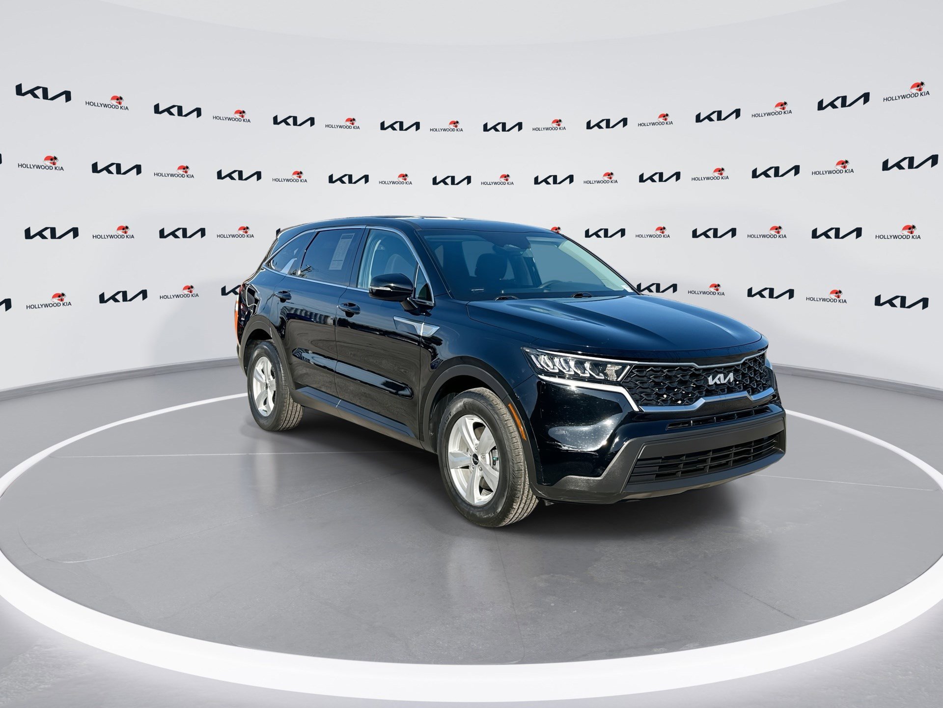 Used 2023 Kia Sorento LX image 2