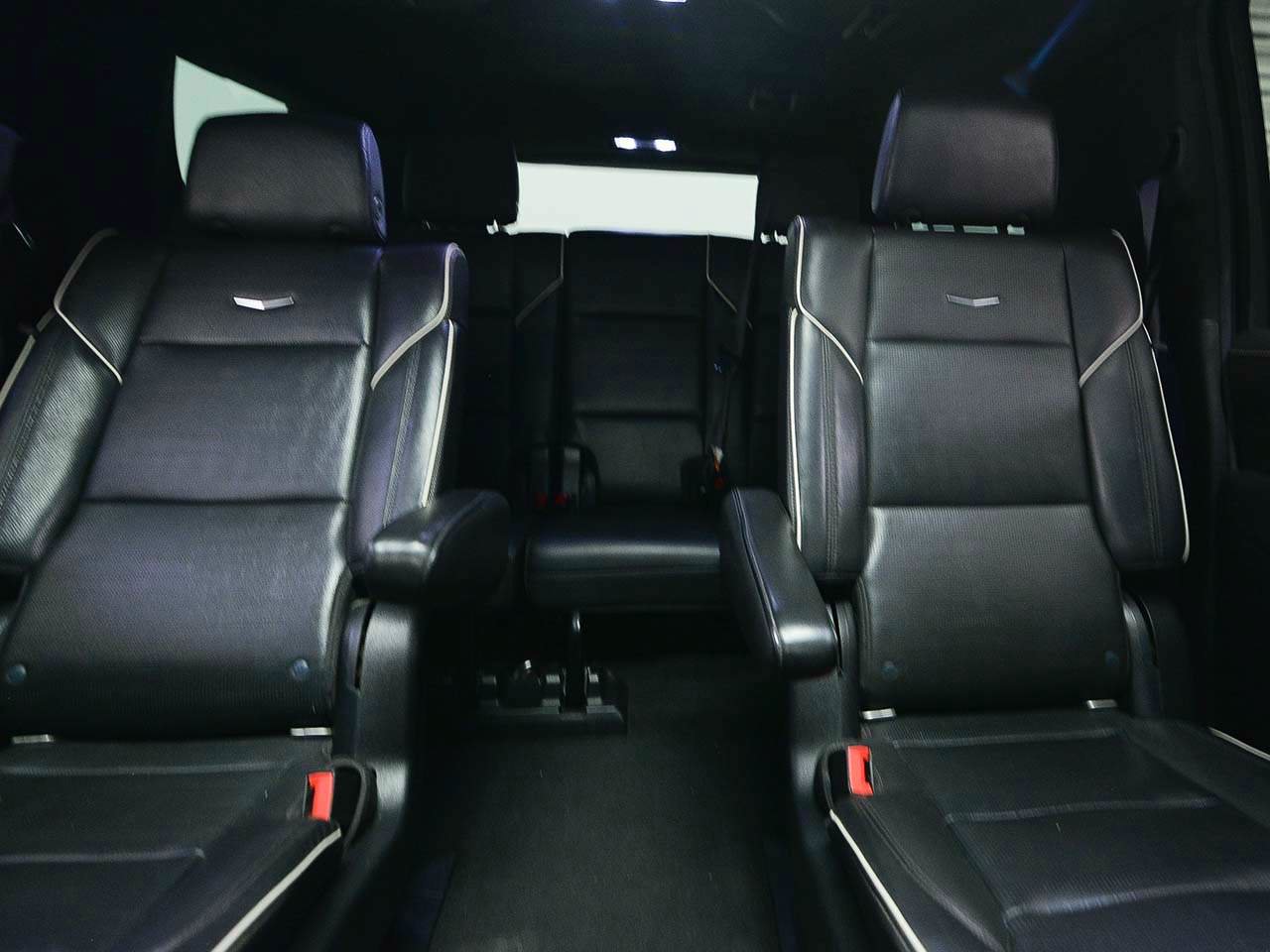 Used 2021 Cadillac Escalade ESV Premium Luxury AWD/4WD image 12