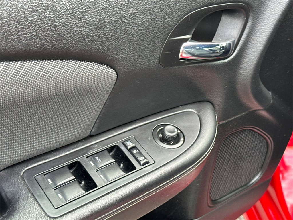 Used 2013 Dodge Avenger SXT image 28