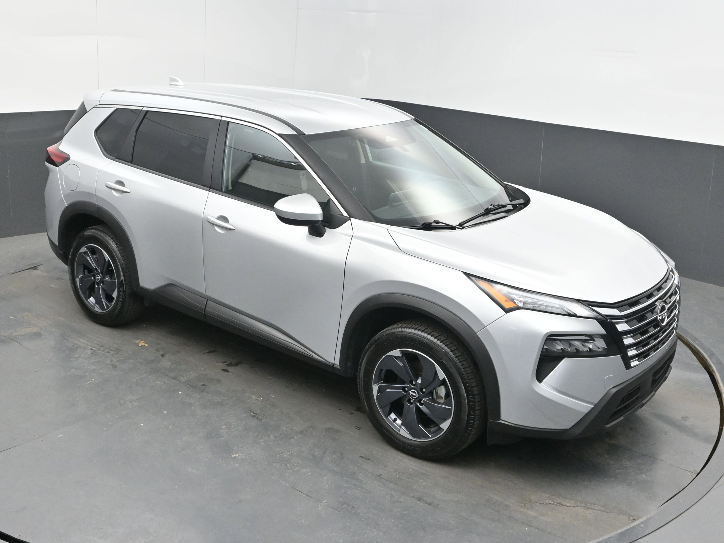 Used 2025 Nissan Rogue SV image 31