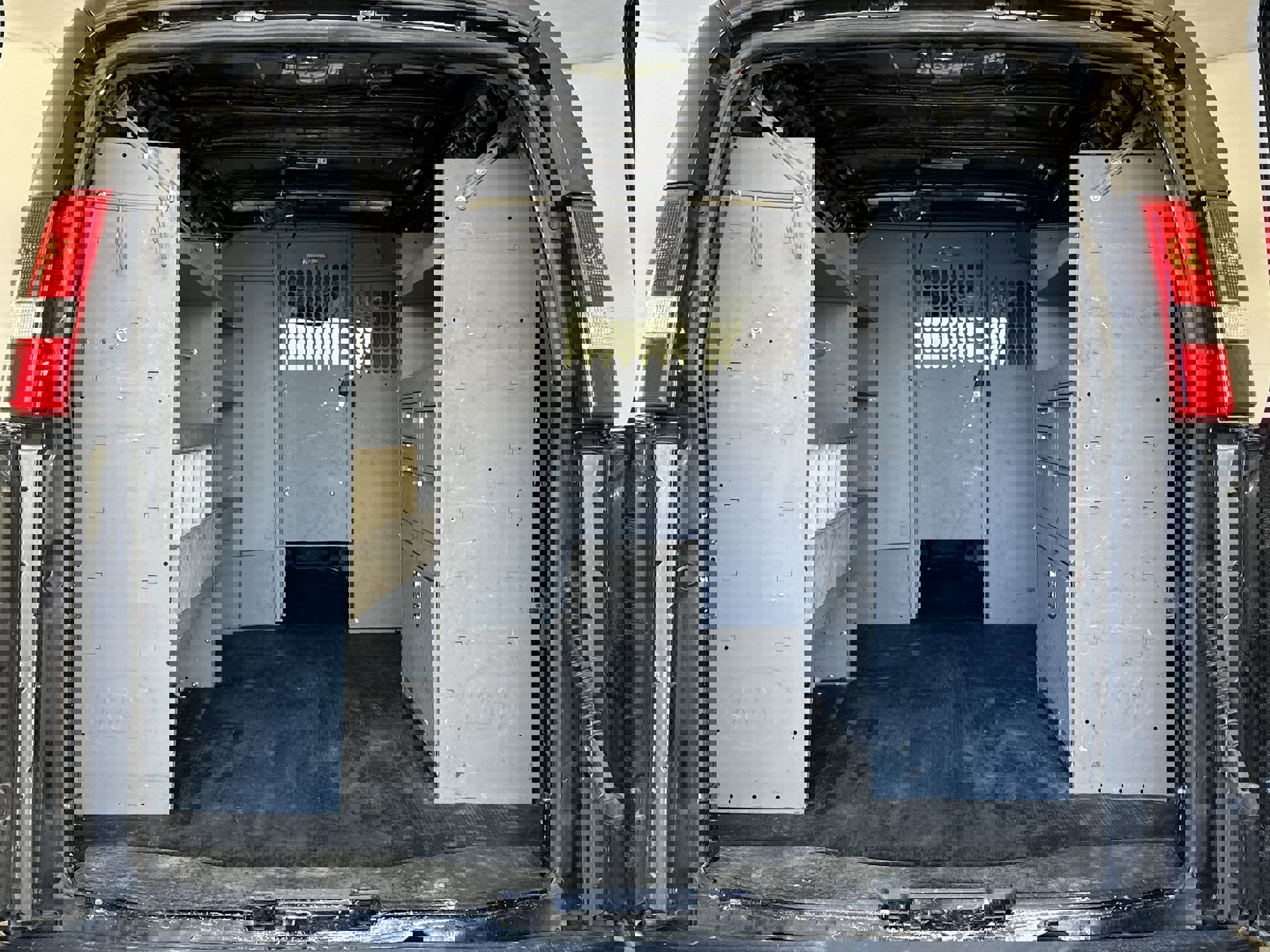 Used 2020 Chevrolet Express 3500 image 29