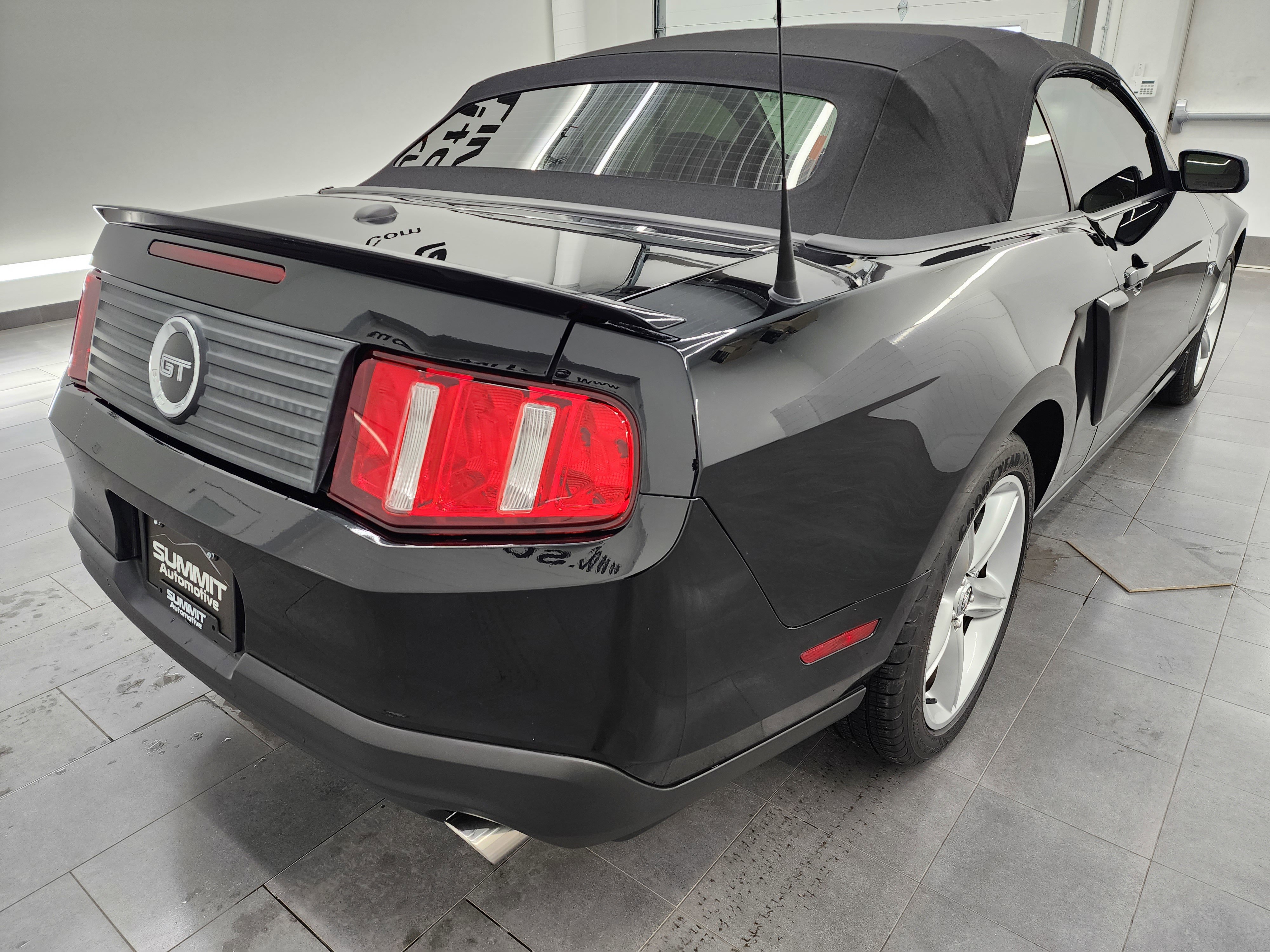 Used 2010 Ford Mustang GT Premium image 5