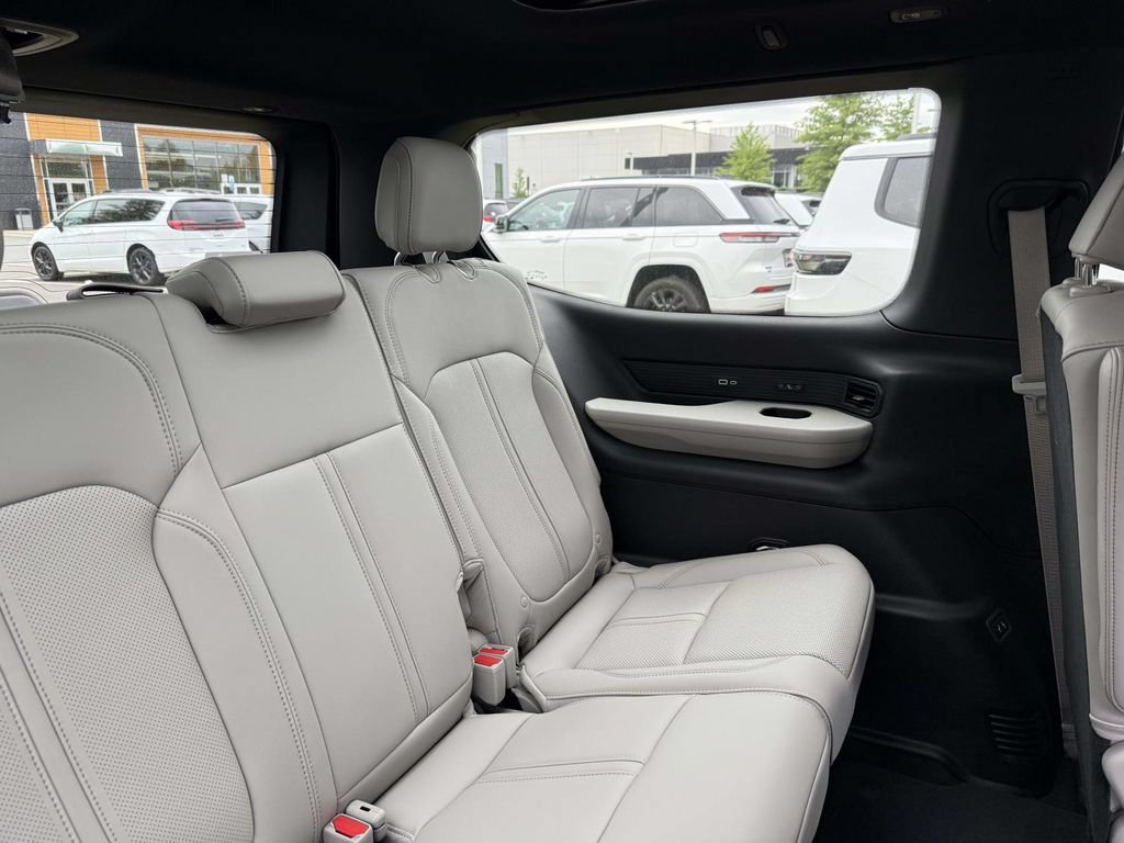 New 2026 Jeep Grand Wagoneer Limited AWD/4WD image 17