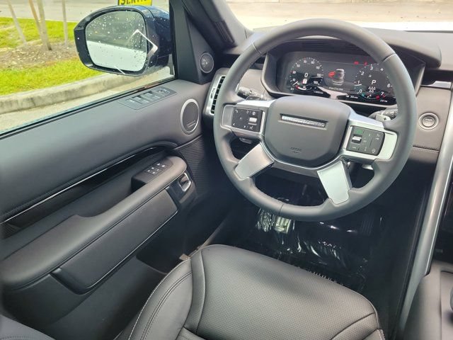 Used 2025 Land Rover Discovery S AWD/4WD image 19