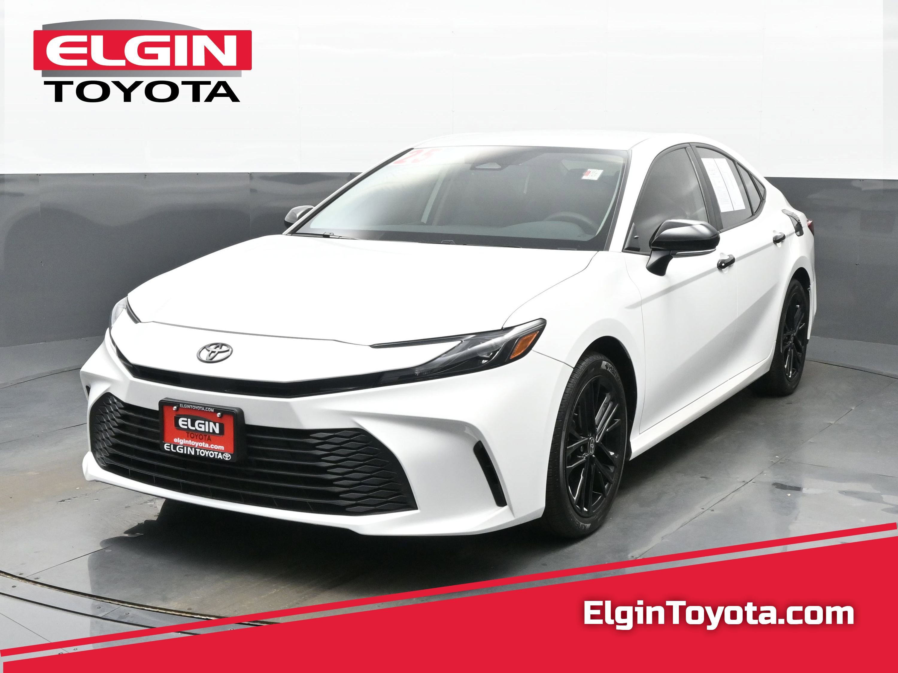 Used 2025 Toyota Camry LE w/ Convenience Package image 1