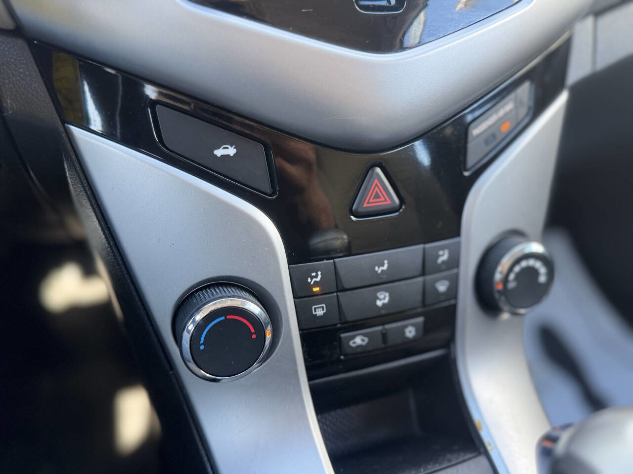 Used 2016 Chevrolet Cruze LT image 20