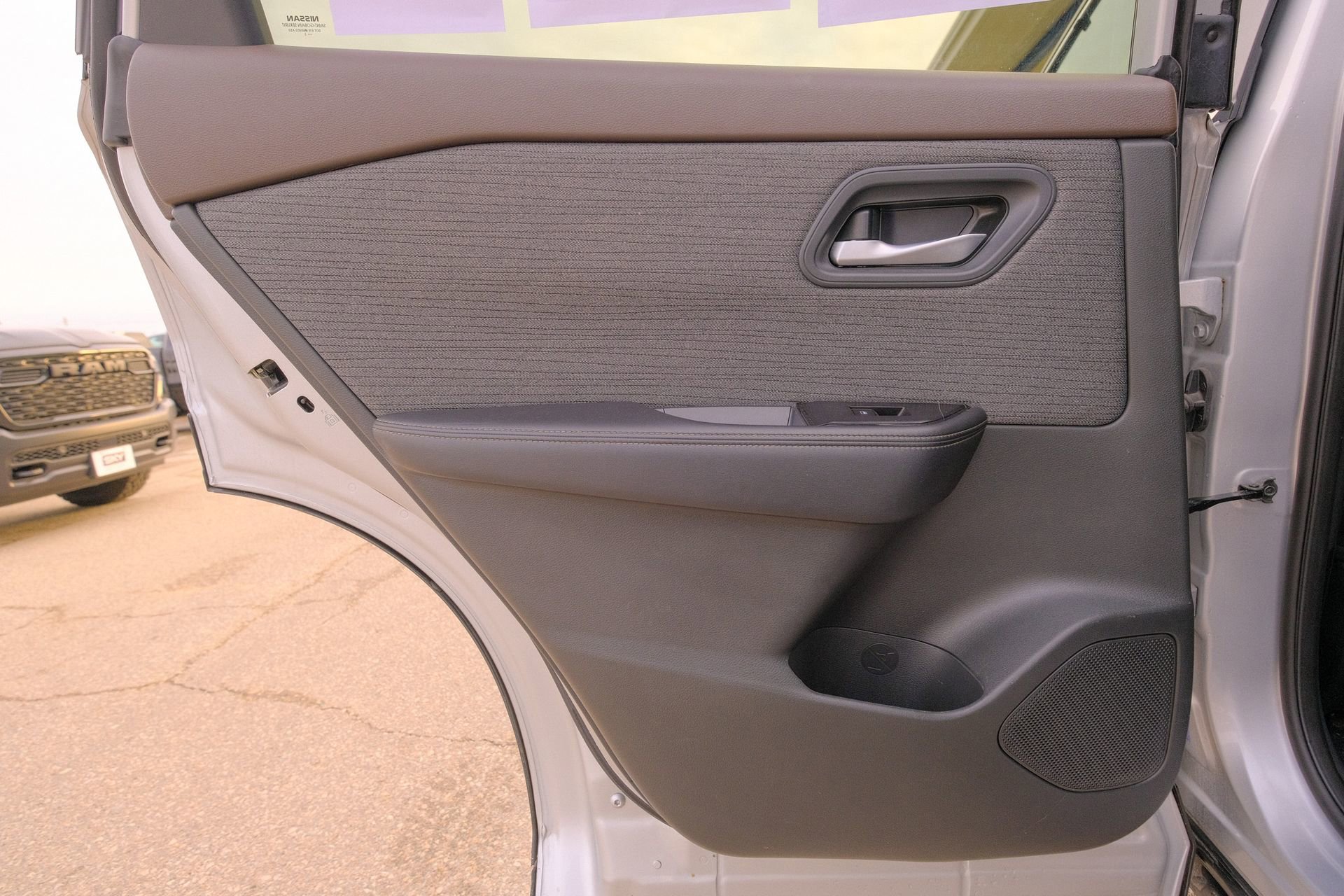 Used 2023 Nissan Rogue SV image 29