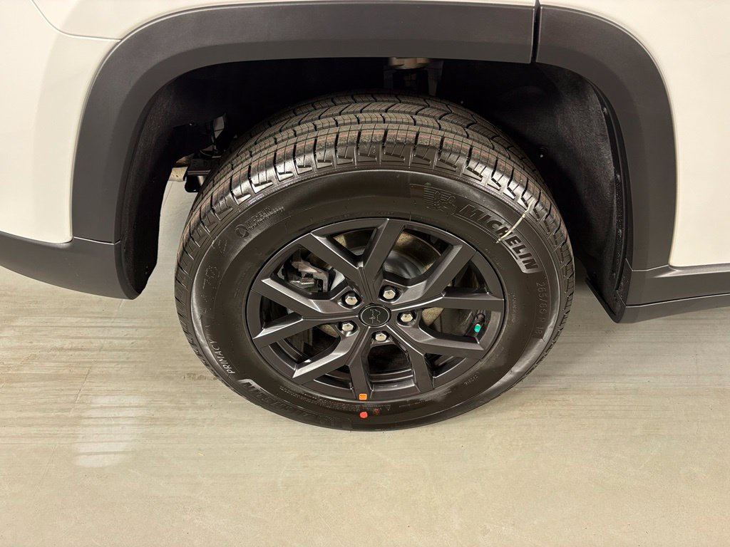 New 2027 Jeep Grand Cherokee Altitude AWD/4WD image 11