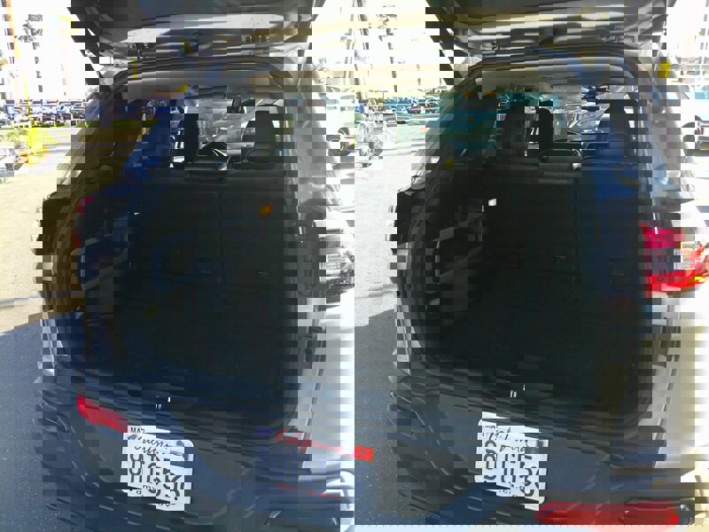 Used 2018 Jeep Cherokee Latitude Plus w/ Comfort/Convenience Group image 17