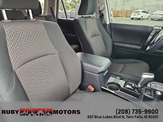 Used 2022 Toyota 4Runner TRD Off-Road AWD/4WD image 37