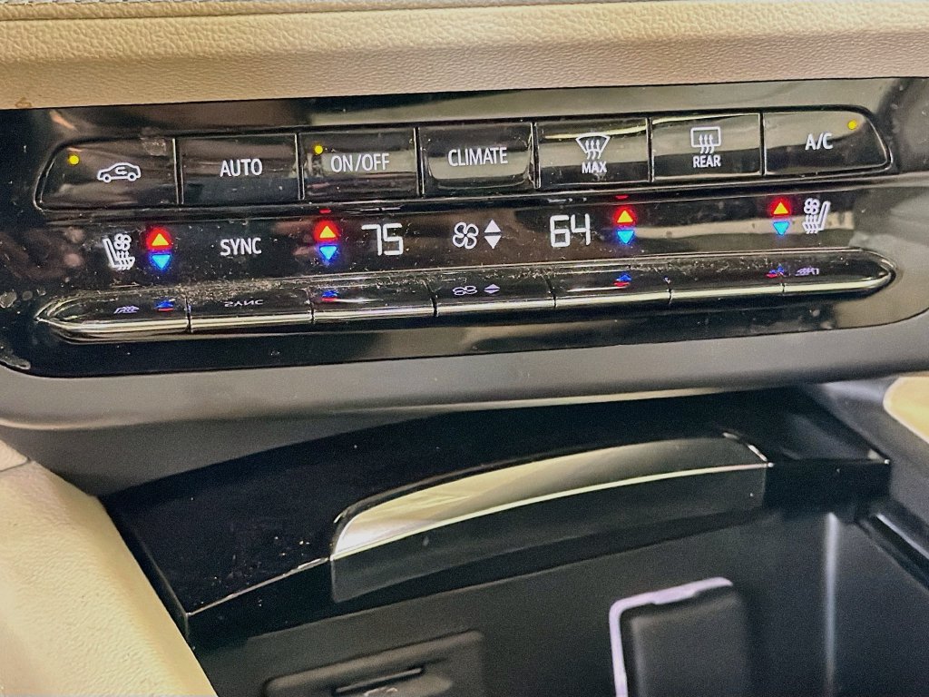 Used 2023 Buick Envision Avenir AWD/4WD image 22