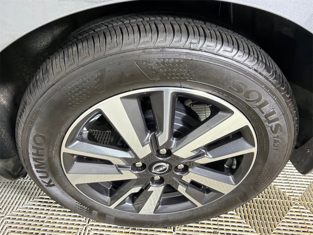 Used 2024 Nissan Versa S w/ S Plus Package image 19
