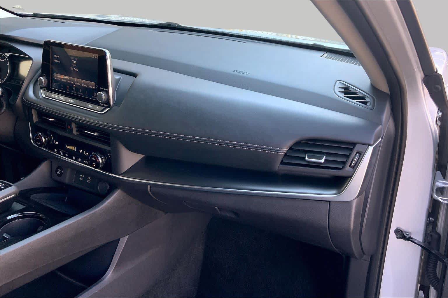 Used 2024 Nissan Rogue SV FWD image 18