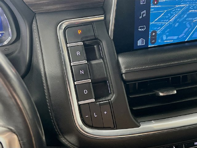 Used 2022 Chevrolet Suburban LT AWD/4WD image 23