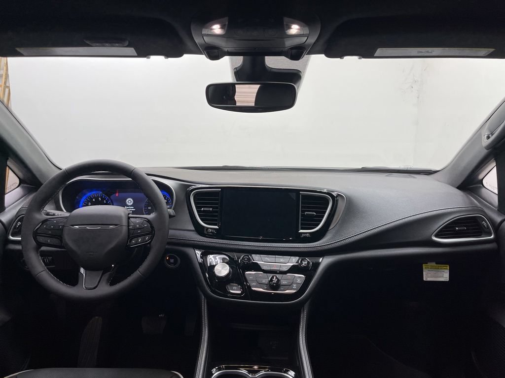 New 2027 Chrysler Pacifica Limited FWD image 7