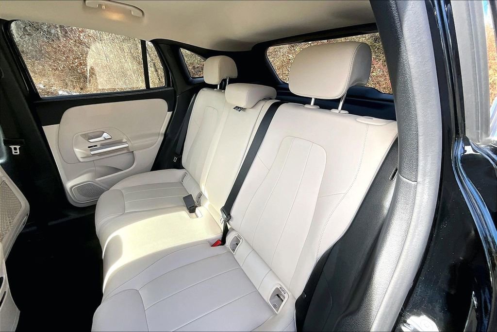 Certified 2022 Mercedes-Benz GLA 250 4MATIC image 28