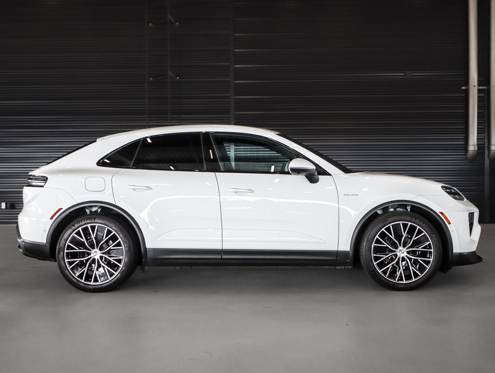 Used 2025 Porsche Macan Electric image 11