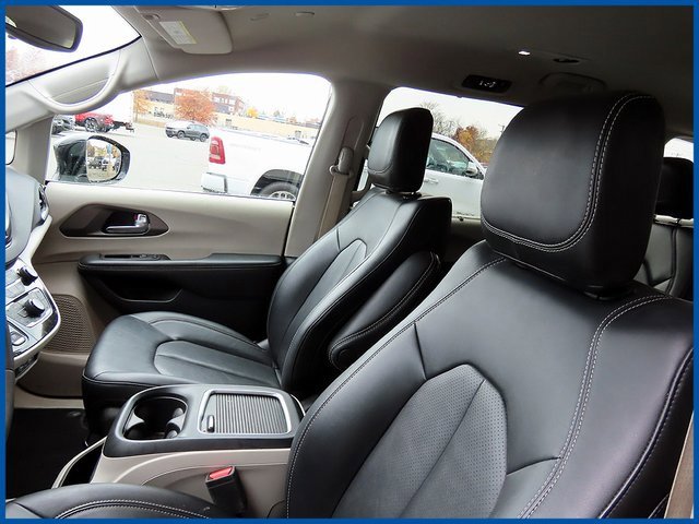 Used 2024 Chrysler Pacifica Touring-L image 14